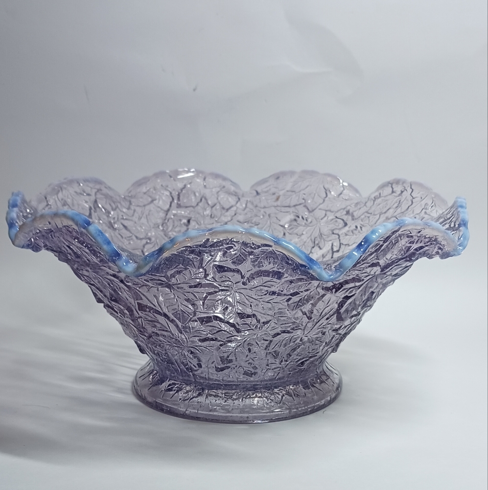 Vintage Westmoreland Bramble Lilac Opalescent Crimped Bowl Maple Leaf